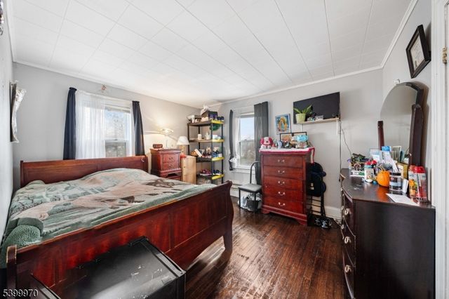 160 W Colfax Ave, Roselle Park Boro, NJ 07204