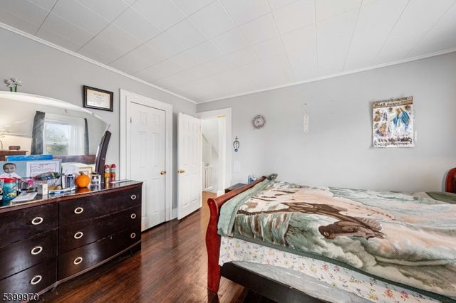 160 W Colfax Ave, Roselle Park Boro, NJ 07204