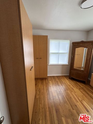 15222 Dickens Street, Sherman Oaks, CA 91403