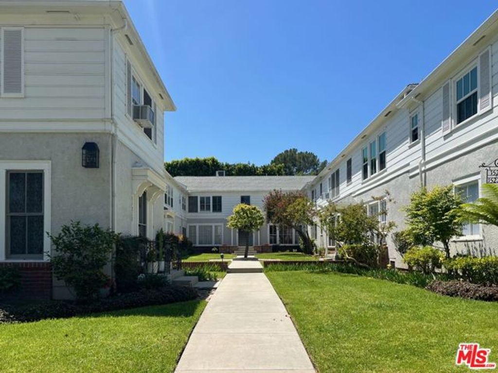 15222 Dickens Street, Sherman Oaks, CA 91403