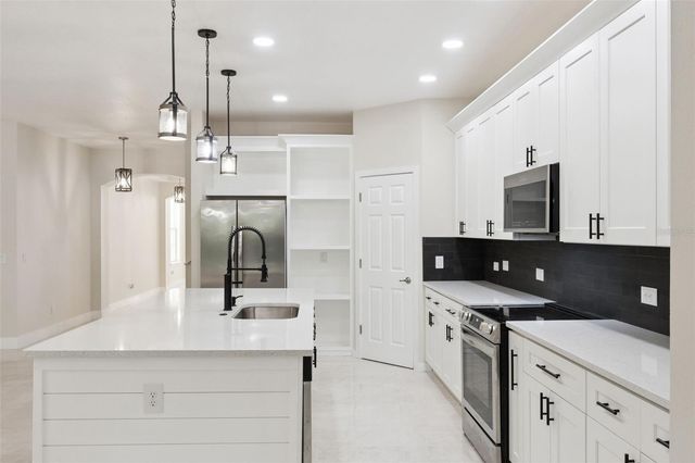 6615 HELMSLEY CIRCLE, Windermere, FL 34786