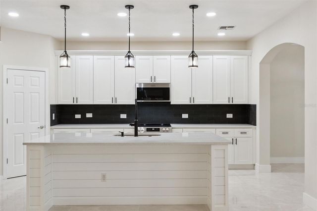 6615 HELMSLEY CIRCLE, Windermere, FL 34786