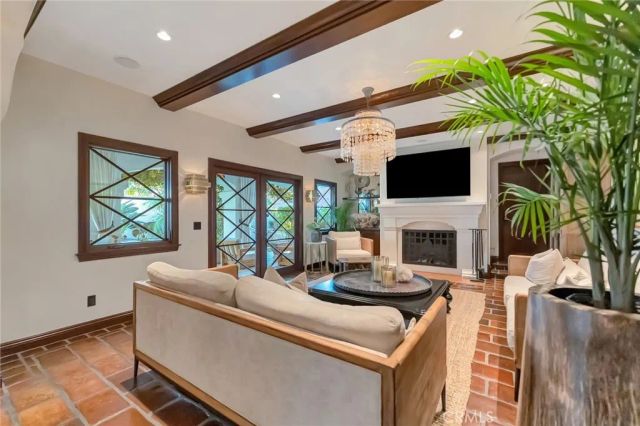 293 Saint Joseph Avenue, Long Beach, CA 90803