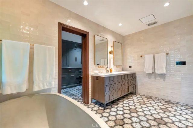 293 Saint Joseph Avenue, Long Beach, CA 90803