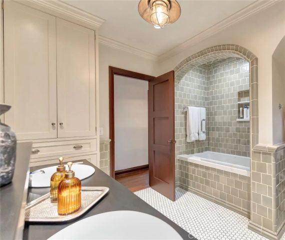 293 Saint Joseph Avenue, Long Beach, CA 90803