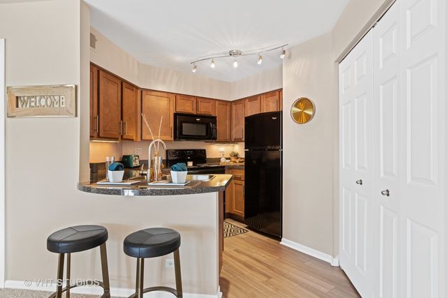 1531 Westminster Drive 205, Naperville, IL 60563