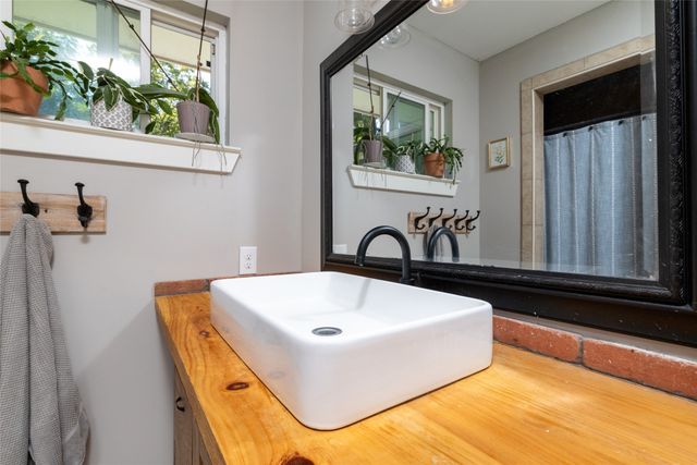 140 Huling Drive, Azle, TX 76020