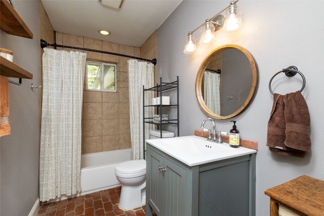 140 Huling Drive, Azle, TX 76020