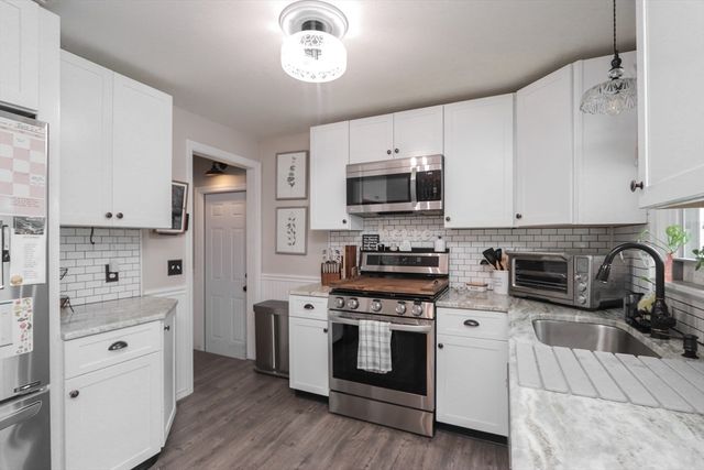 88 Meadowlark Dr., Longmeadow, MA 01106