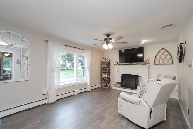 88 Meadowlark Dr., Longmeadow, MA 01106