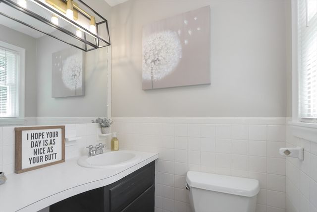 88 Meadowlark Dr., Longmeadow, MA 01106