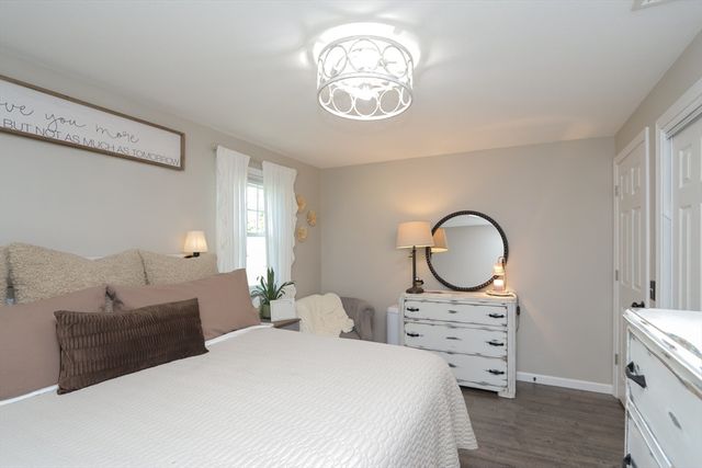 88 Meadowlark Dr., Longmeadow, MA 01106