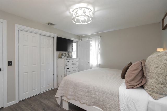 88 Meadowlark Dr., Longmeadow, MA 01106
