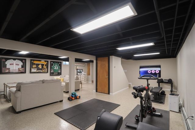 88 Meadowlark Dr., Longmeadow, MA 01106