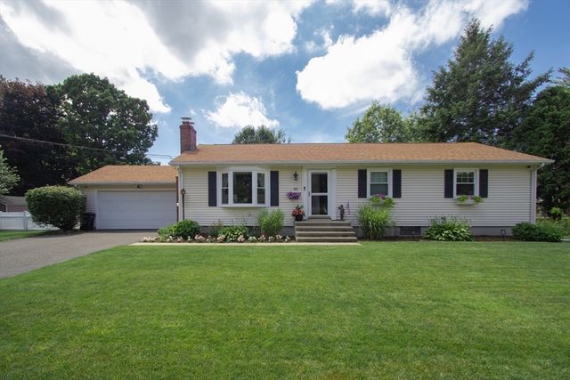 88 Meadowlark Dr., Longmeadow, MA 01106
