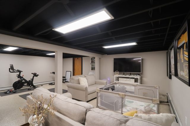 88 Meadowlark Dr., Longmeadow, MA 01106