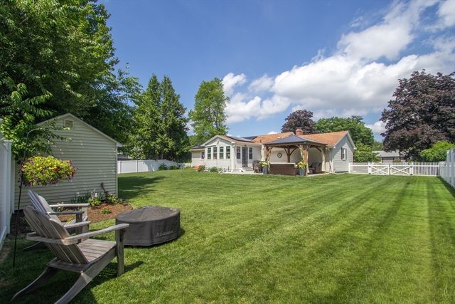 88 Meadowlark Dr., Longmeadow, MA 01106