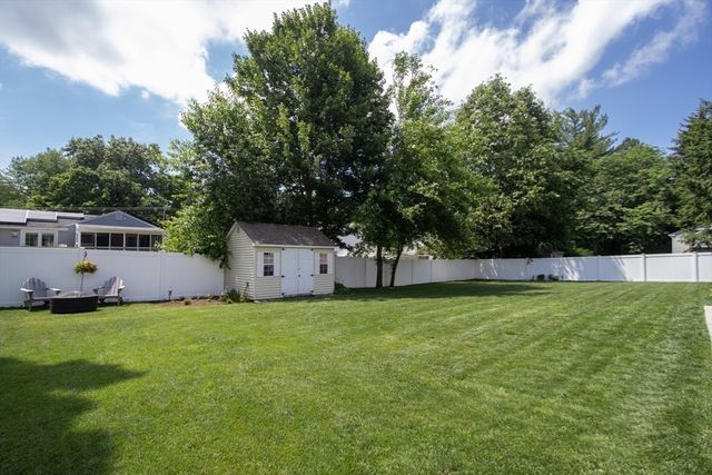 88 Meadowlark Dr., Longmeadow, MA 01106