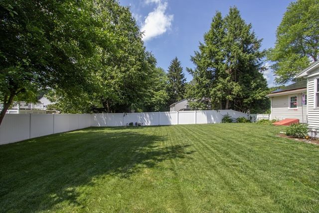 88 Meadowlark Dr., Longmeadow, MA 01106
