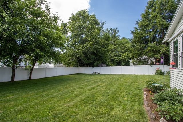 88 Meadowlark Dr., Longmeadow, MA 01106