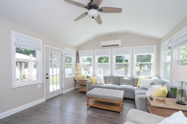 88 Meadowlark Dr., Longmeadow, MA 01106