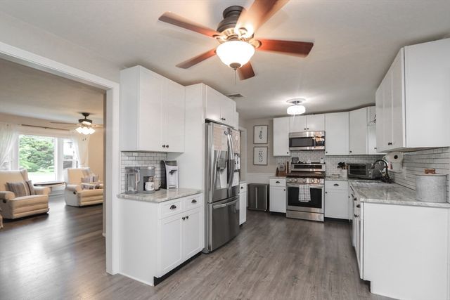 88 Meadowlark Dr., Longmeadow, MA 01106