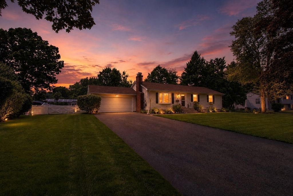88 Meadowlark Dr., Longmeadow, MA 01106