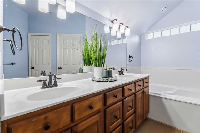 3816 N 2nd Place, Rogers, AR 72756