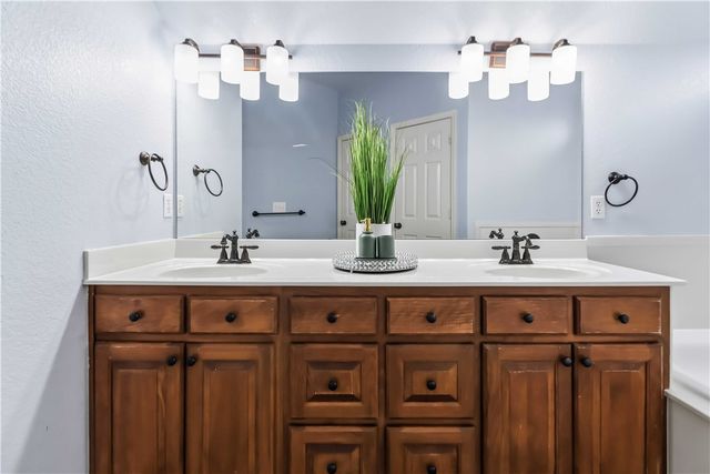 3816 N 2nd Place, Rogers, AR 72756