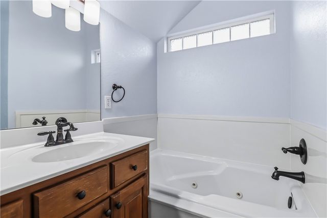 3816 N 2nd Place, Rogers, AR 72756