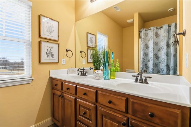 3816 N 2nd Place, Rogers, AR 72756