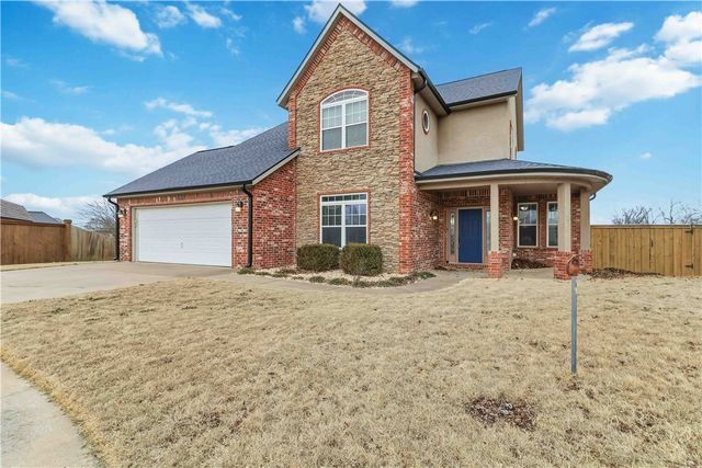 3816 N 2nd Place, Rogers, AR 72756