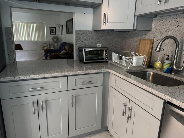 1035 COUNTRY CLUB Drive 303, Margate, FL 33063