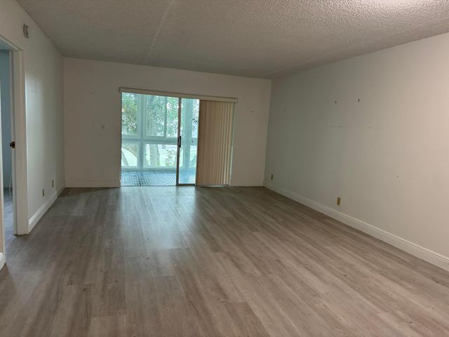 1035 COUNTRY CLUB Drive 303, Margate, FL 33063