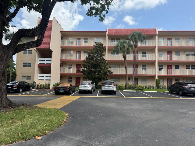 1035 COUNTRY CLUB Drive 303, Margate, FL 33063