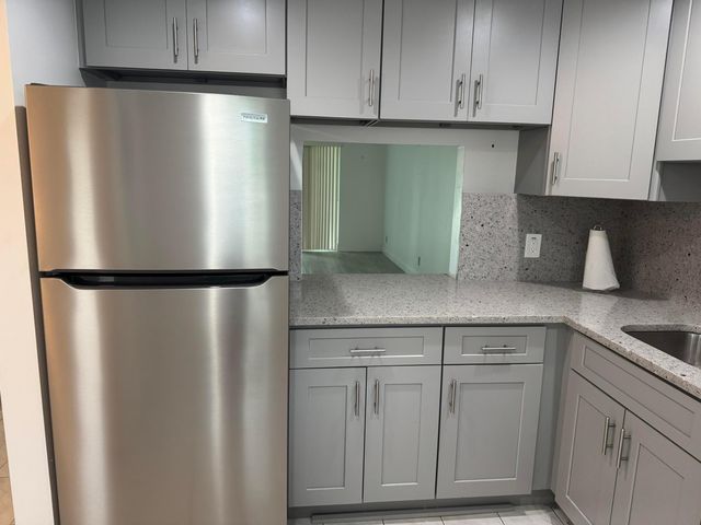 1035 COUNTRY CLUB Drive 303, Margate, FL 33063