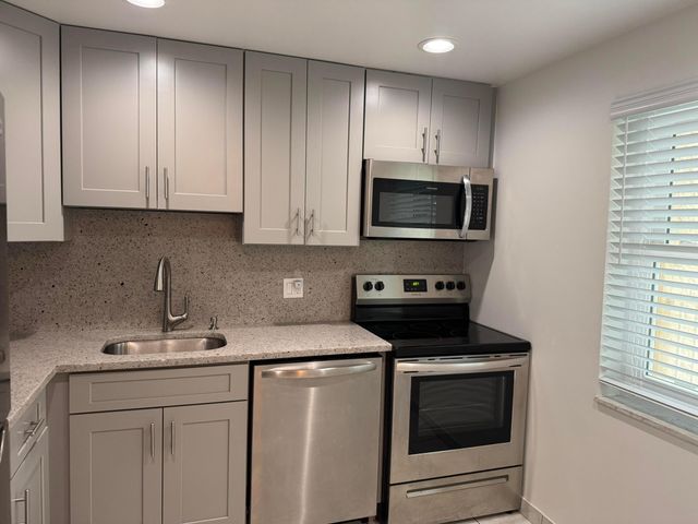 1035 COUNTRY CLUB Drive 303, Margate, FL 33063