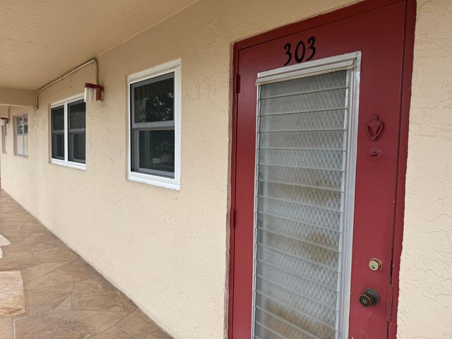 1035 COUNTRY CLUB Drive 303, Margate, FL 33063