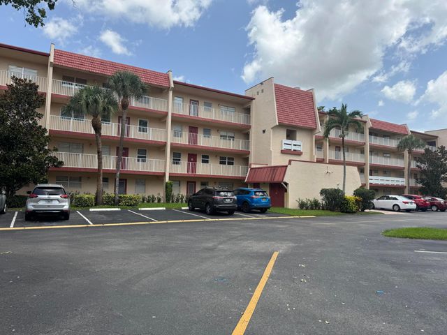 1035 COUNTRY CLUB Drive 303, Margate, FL 33063