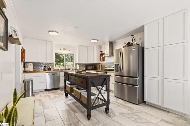 300 Chastain Hill Road, Taylors, SC 29687