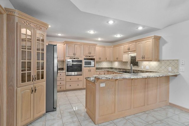 2705 E Shady Glen Drive, Springfield, MO 65804