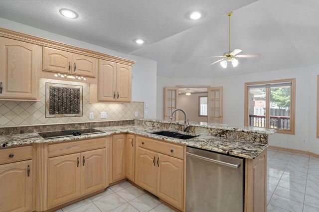 2705 E Shady Glen Drive, Springfield, MO 65804