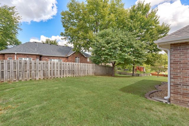 2705 E Shady Glen Drive, Springfield, MO 65804