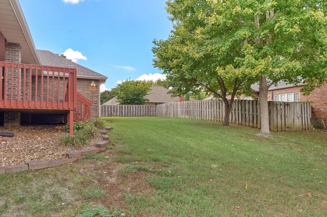 2705 E Shady Glen Drive, Springfield, MO 65804