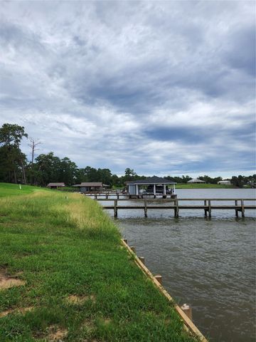 2035 Fm 3186, Onalaska, TX 77360