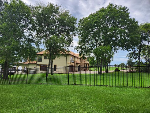 2035 Fm 3186, Onalaska, TX 77360