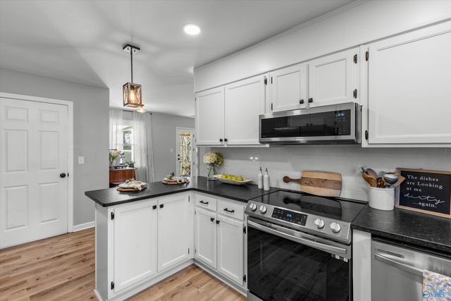 290 Cedar Crest Drive, Huntsville, AL 35806