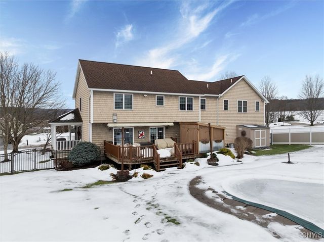 8 Waterford Lane, New Hartford, NY 13413