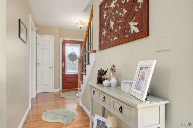 8 Waterford Lane, New Hartford, NY 13413