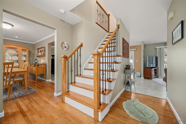 8 Waterford Lane, New Hartford, NY 13413